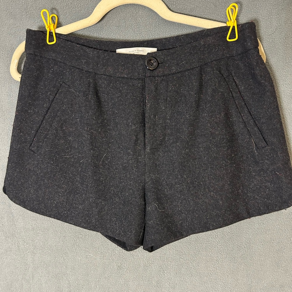 7115 by Szeki wool shorts